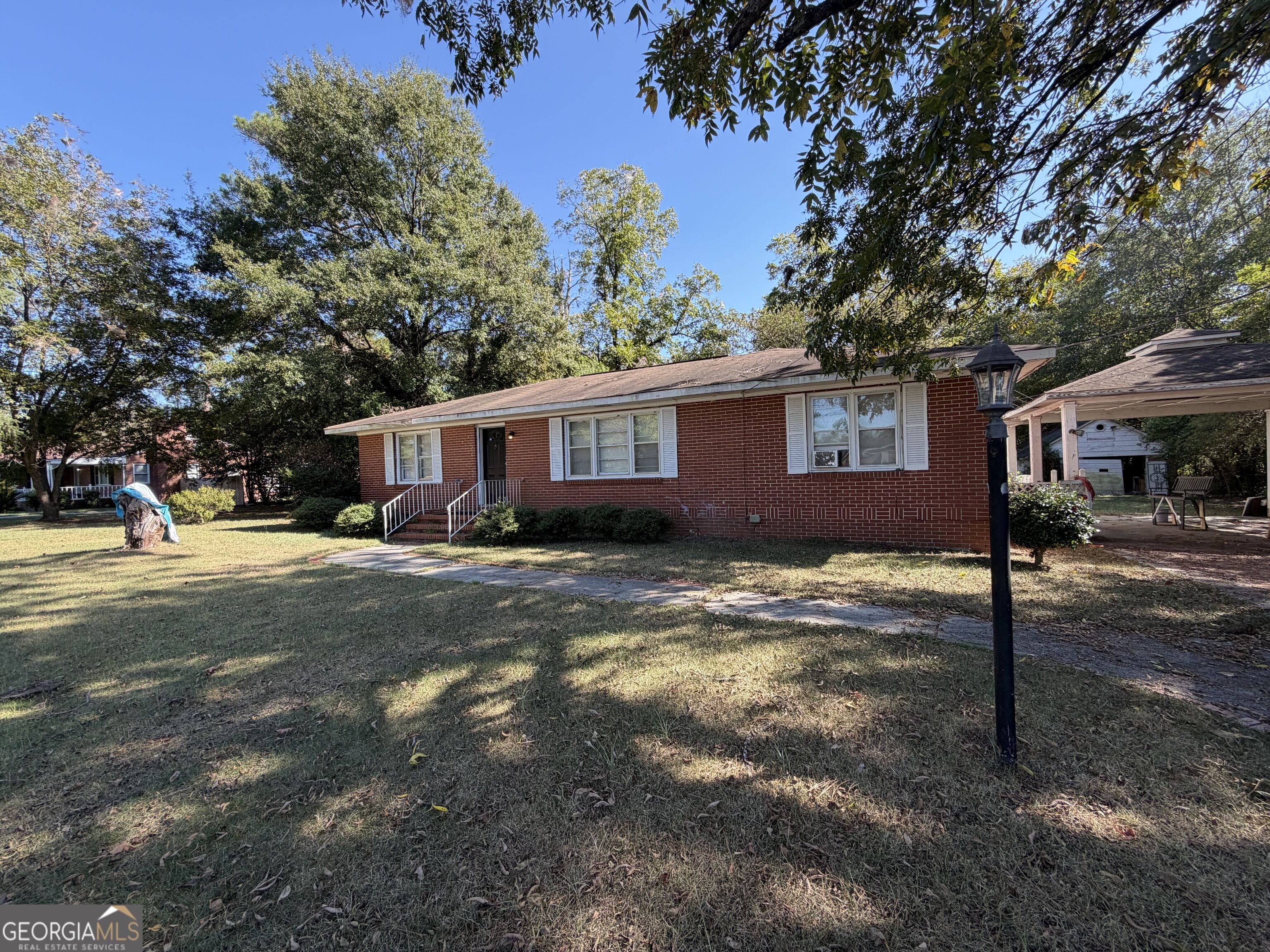 2560 Anderson Drive Property Photo 2