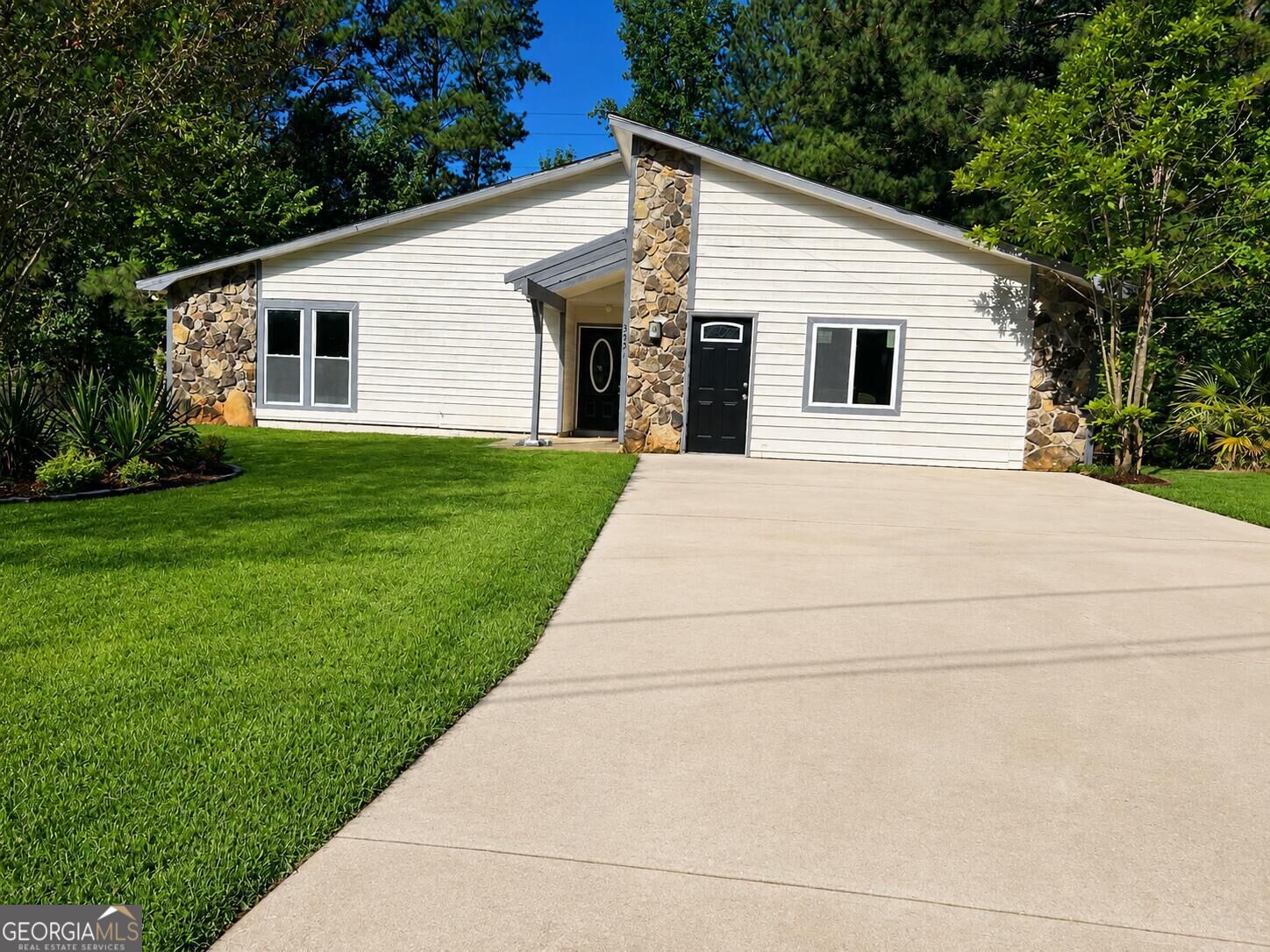 3751 Riverchase Circle Property Photo 1