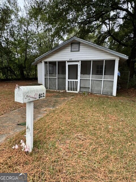 822 Bennell Street Property Photo 1