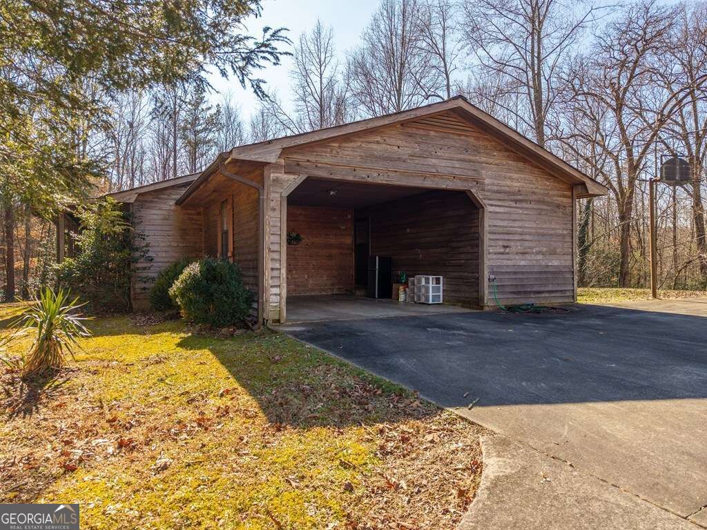 2164 Yukon Road Property Photo 9
