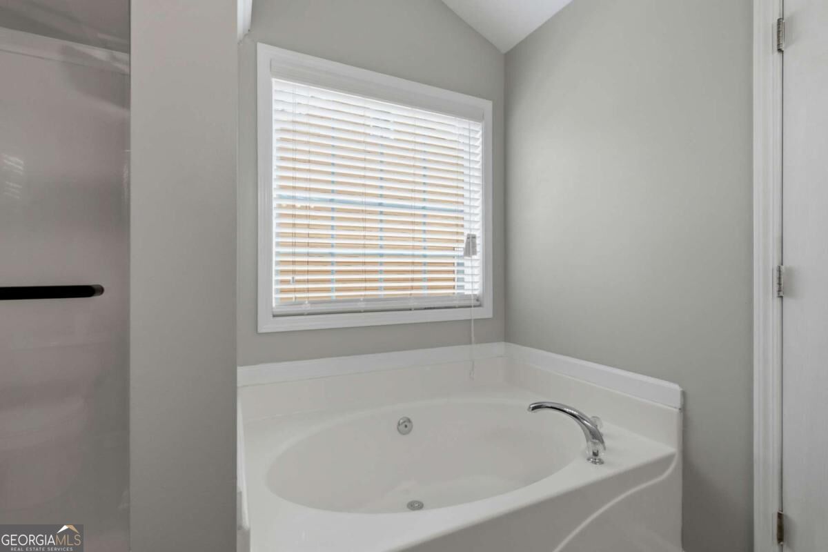 2323 Crimson Creek Lane Property Photo 18