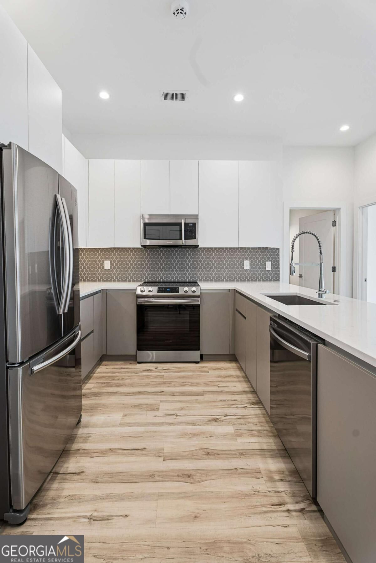 1155 Custer Avenue Se # 202 Property Photo 6