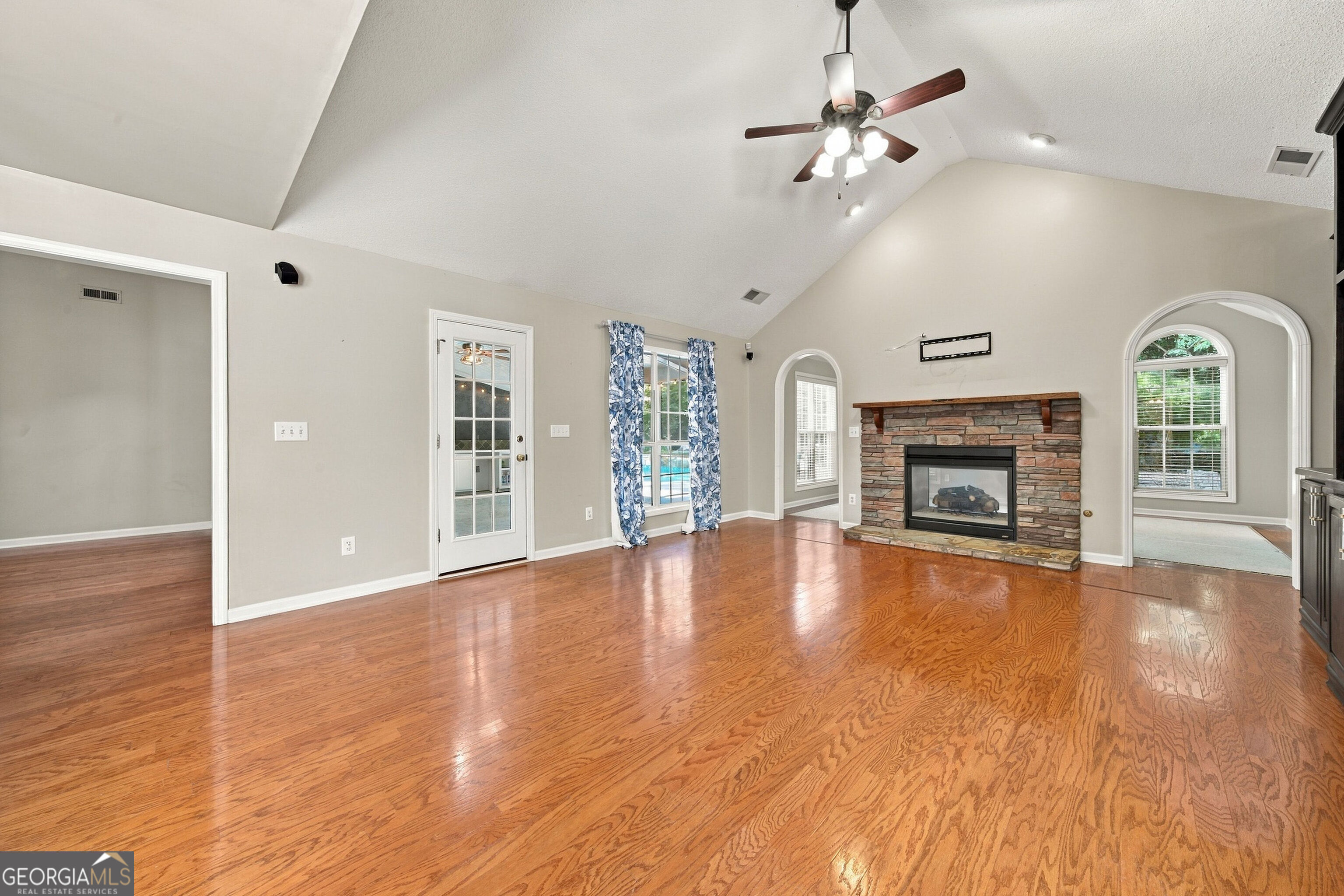 404 Cimaron Park Property Photo 20