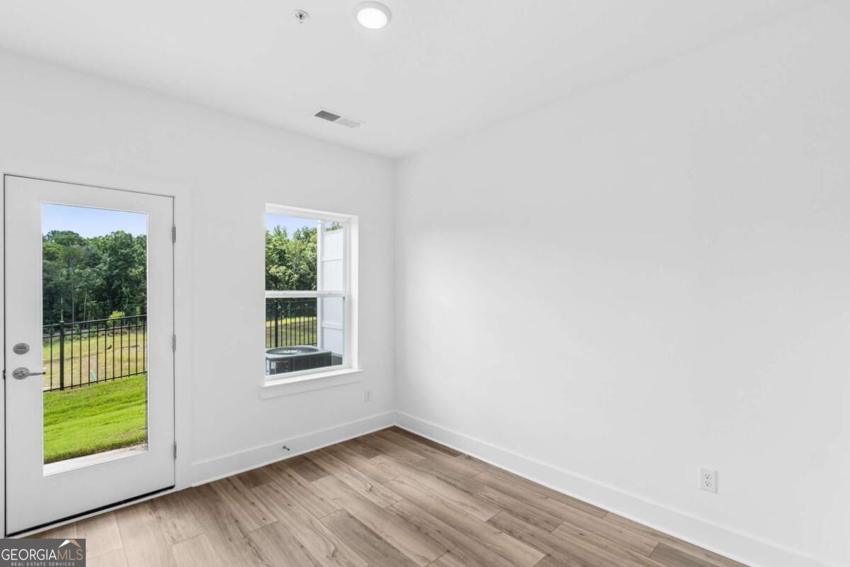 206 Redbud Road Property Photo 10