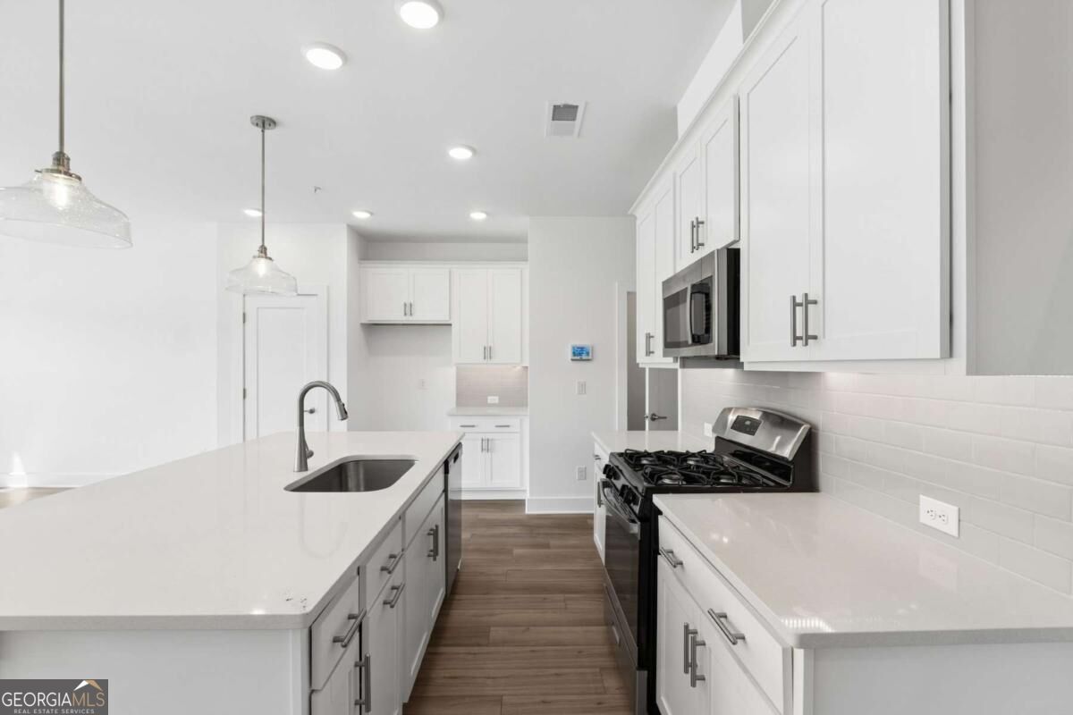 202 Redbud Road Property Photo 8