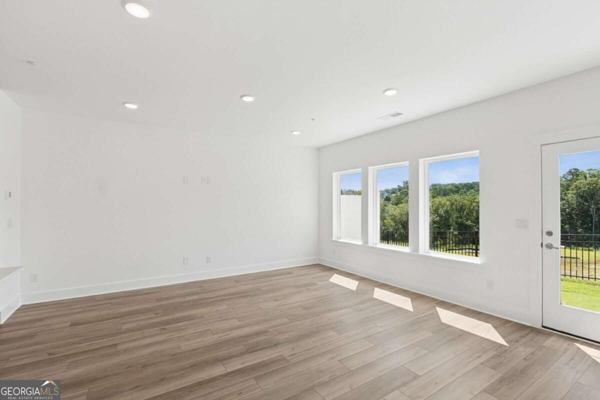 202 Redbud Road Property Photo 9