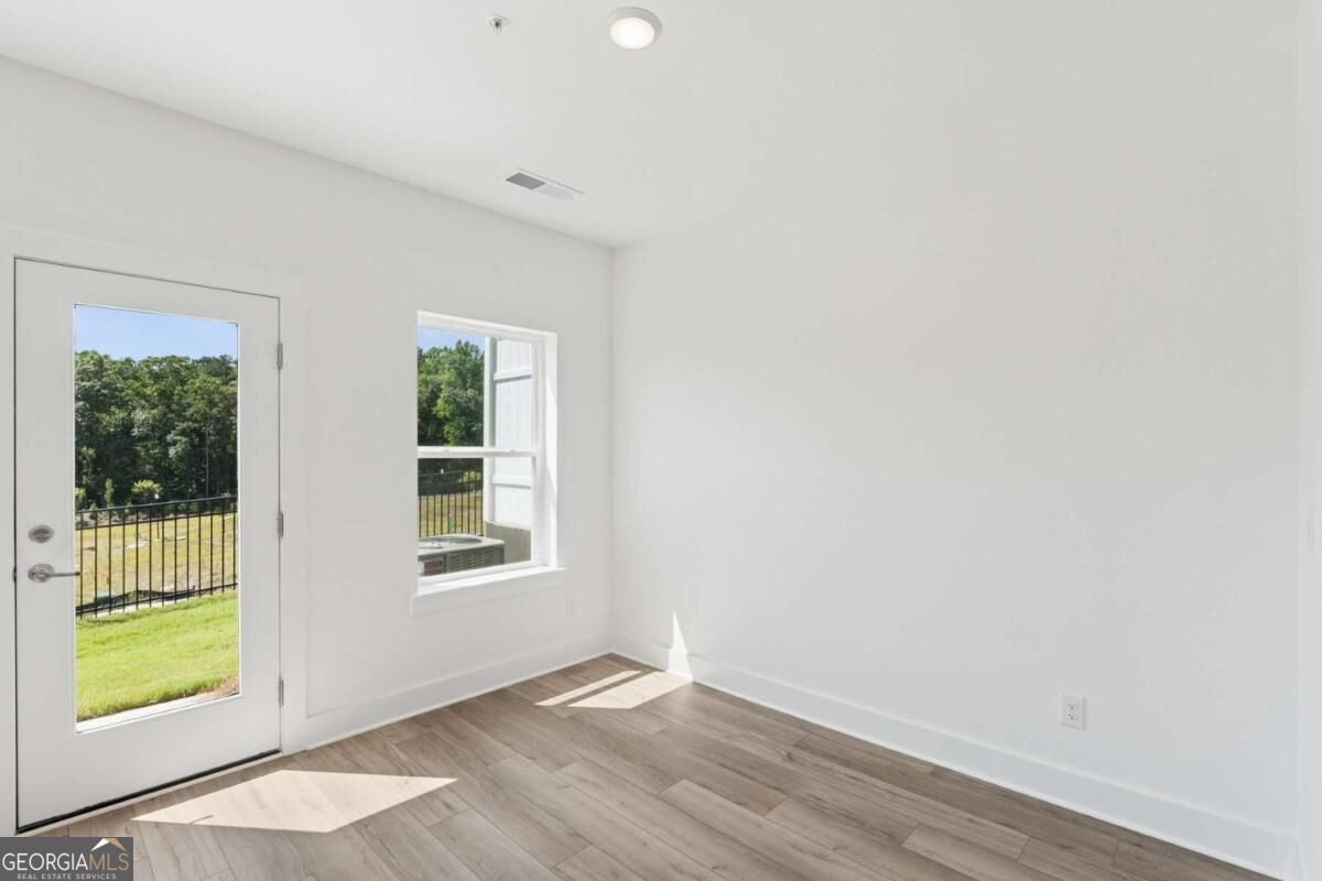 202 Redbud Road Property Photo 10