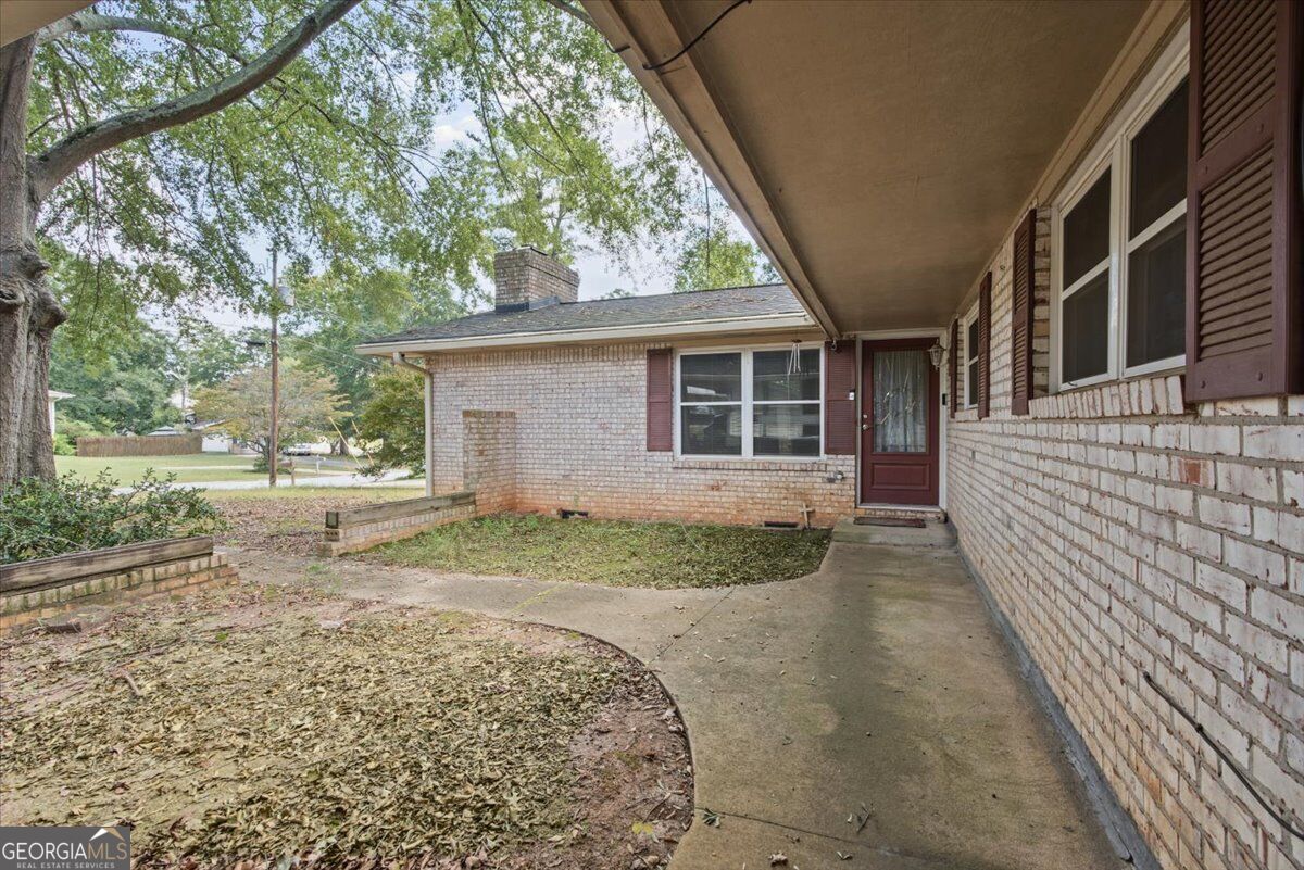 8055 Crown Way Property Photo 4