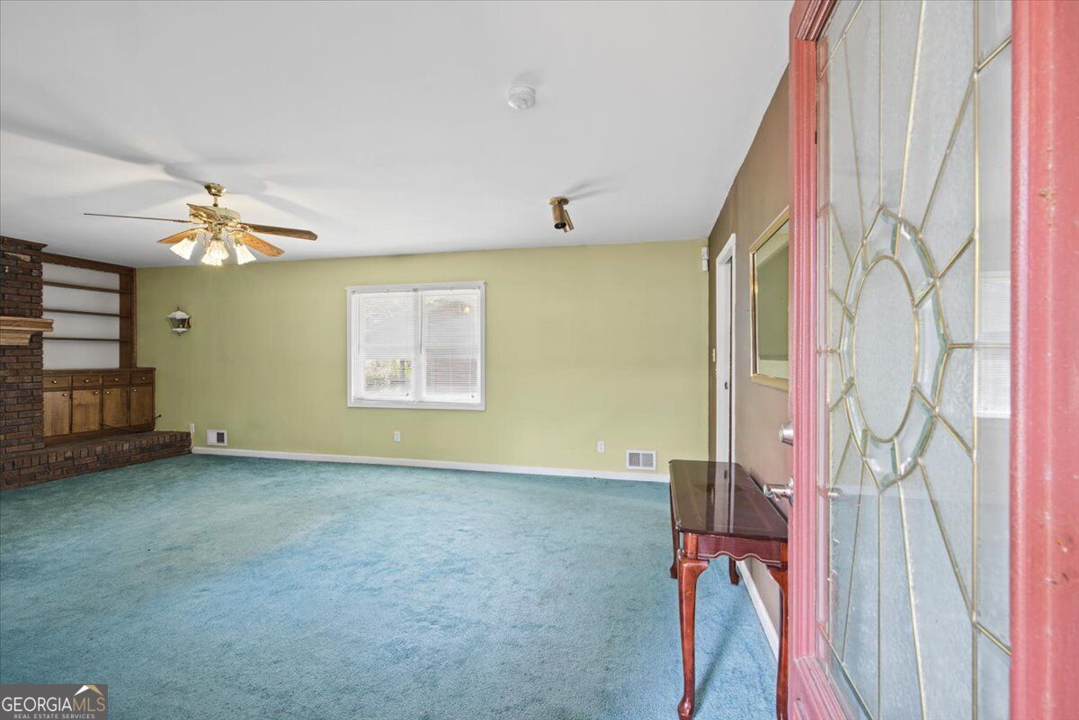 8055 Crown Way Property Photo 5