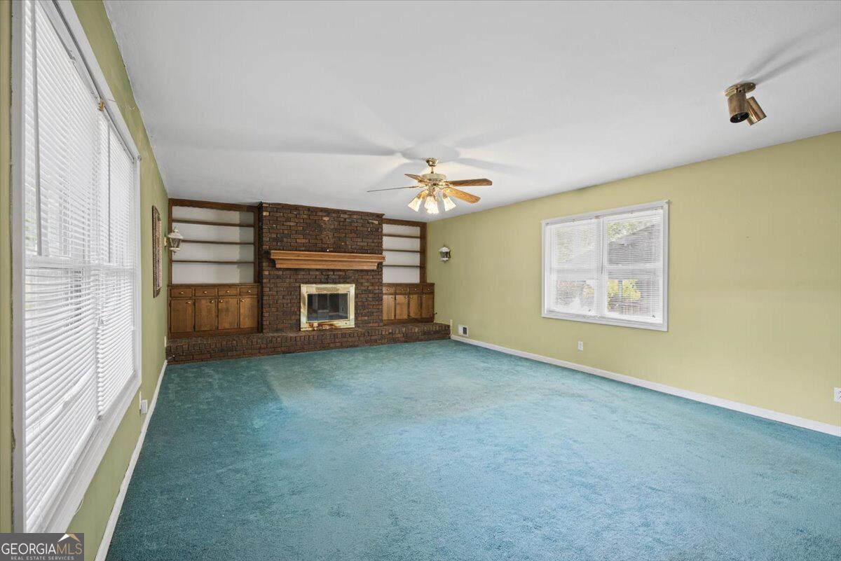 8055 Crown Way Property Photo 6