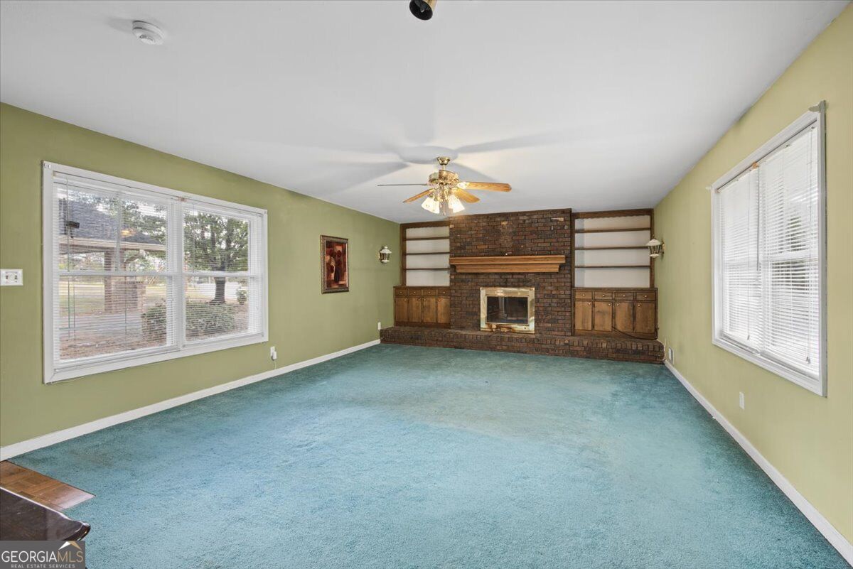 8055 Crown Way Property Photo 7