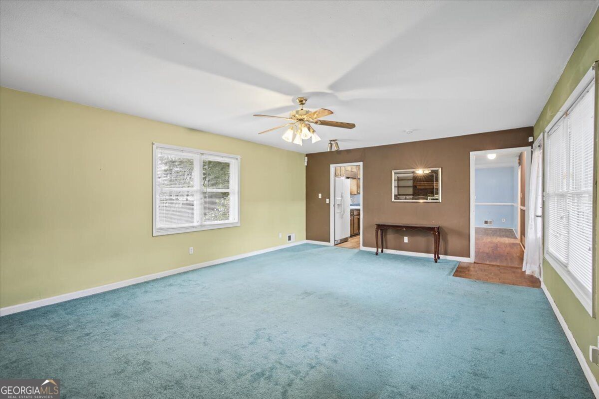 8055 Crown Way Property Photo 8