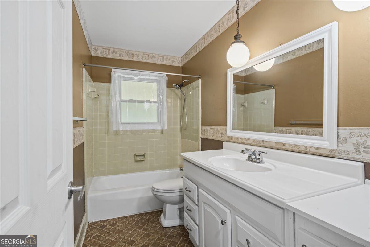 8055 Crown Way Property Photo 10