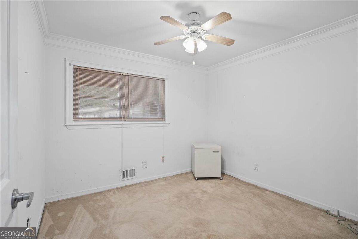 8055 Crown Way Property Photo 11