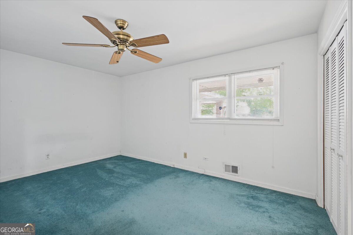 8055 Crown Way Property Photo 15