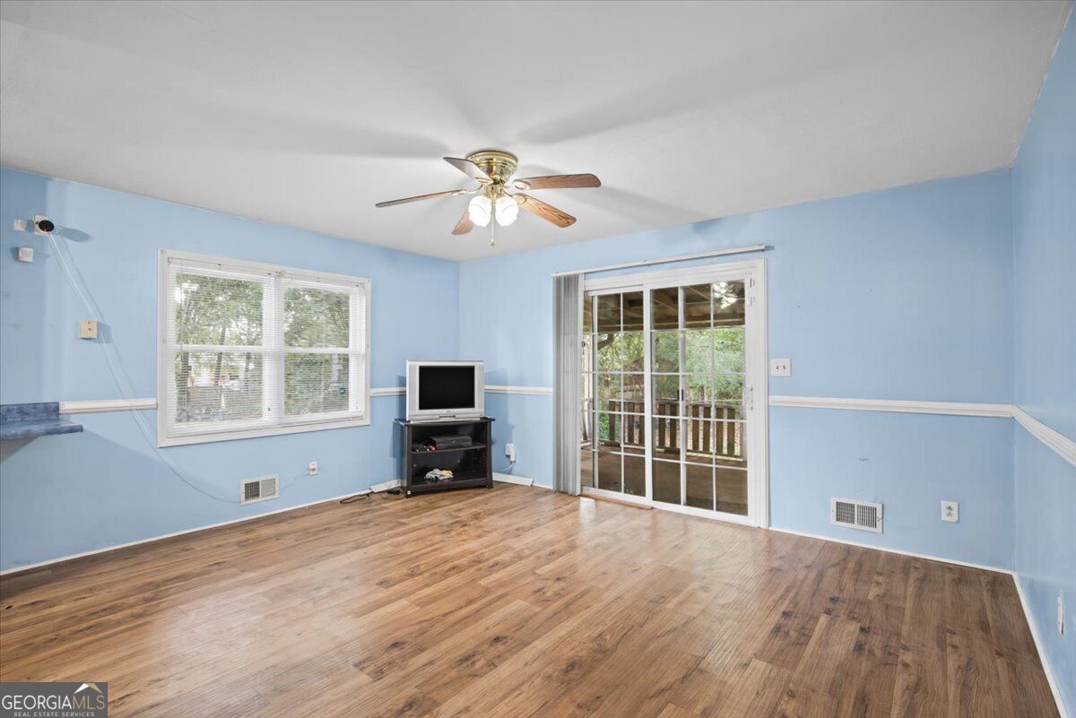 8055 Crown Way Property Photo 17