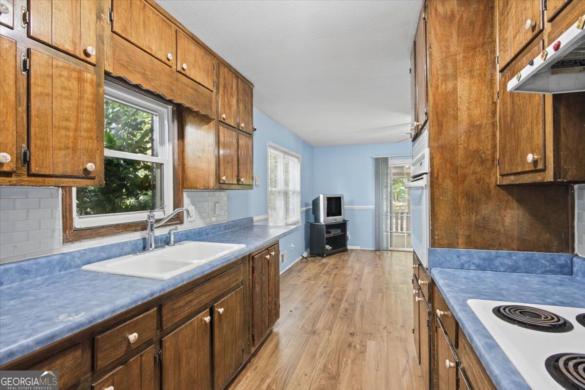 8055 Crown Way Property Photo 23