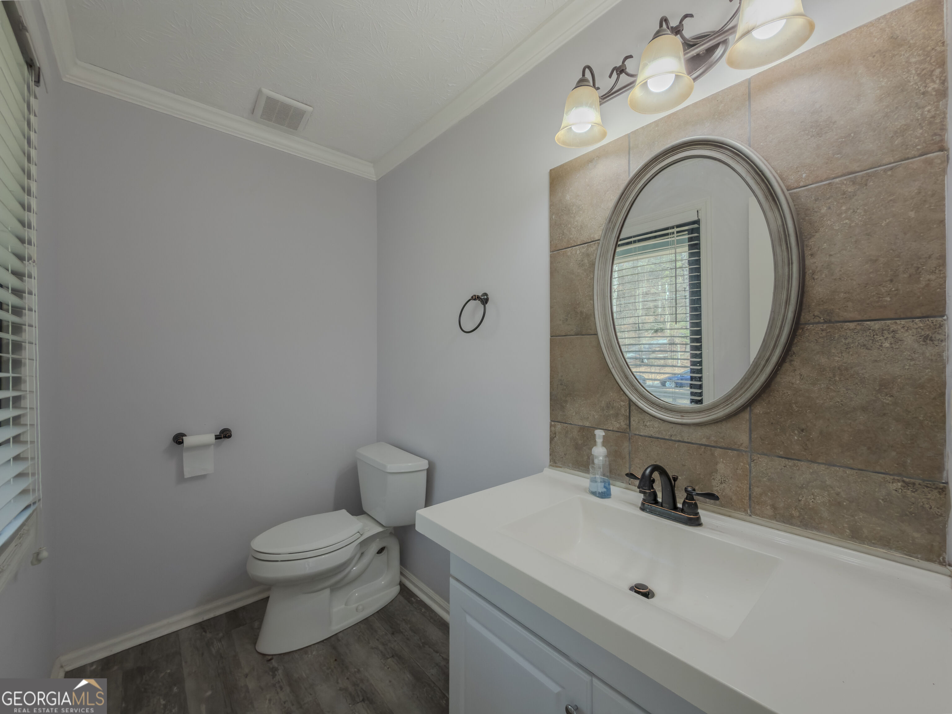 580 Lake Drive Property Photo 5