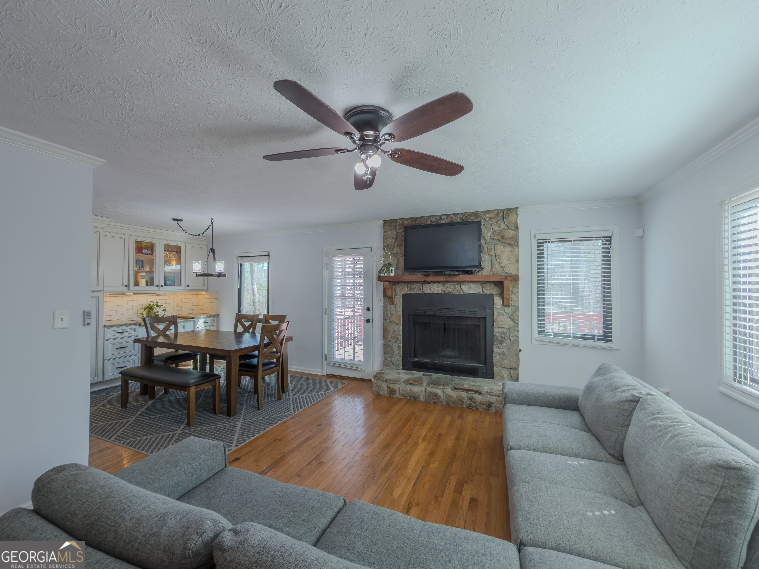 580 Lake Drive Property Photo 8