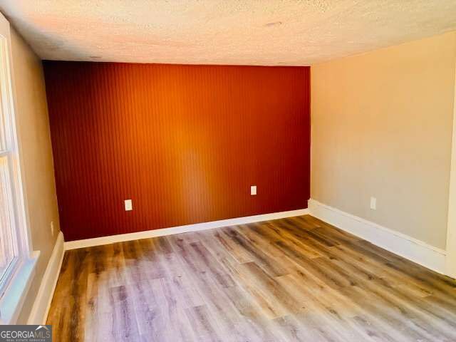6075 Pinegrove Road Property Photo 10