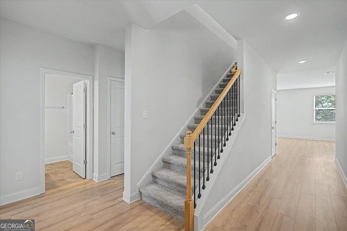 61 Dew Drop Point Property Photo 4