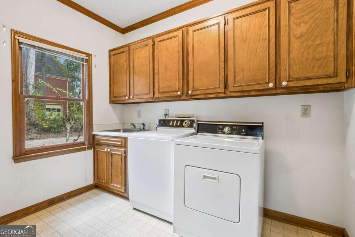 1211 Silverwood Court Property Photo 34