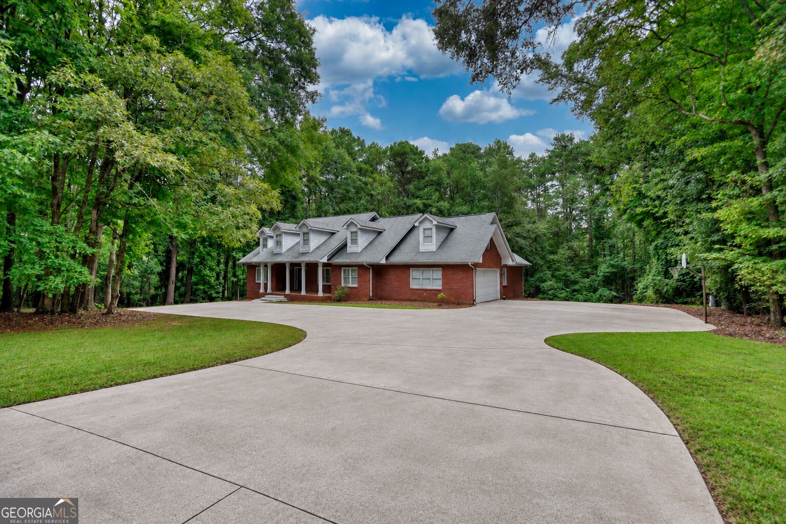 3935 Jamaica Drive Property Photo 4
