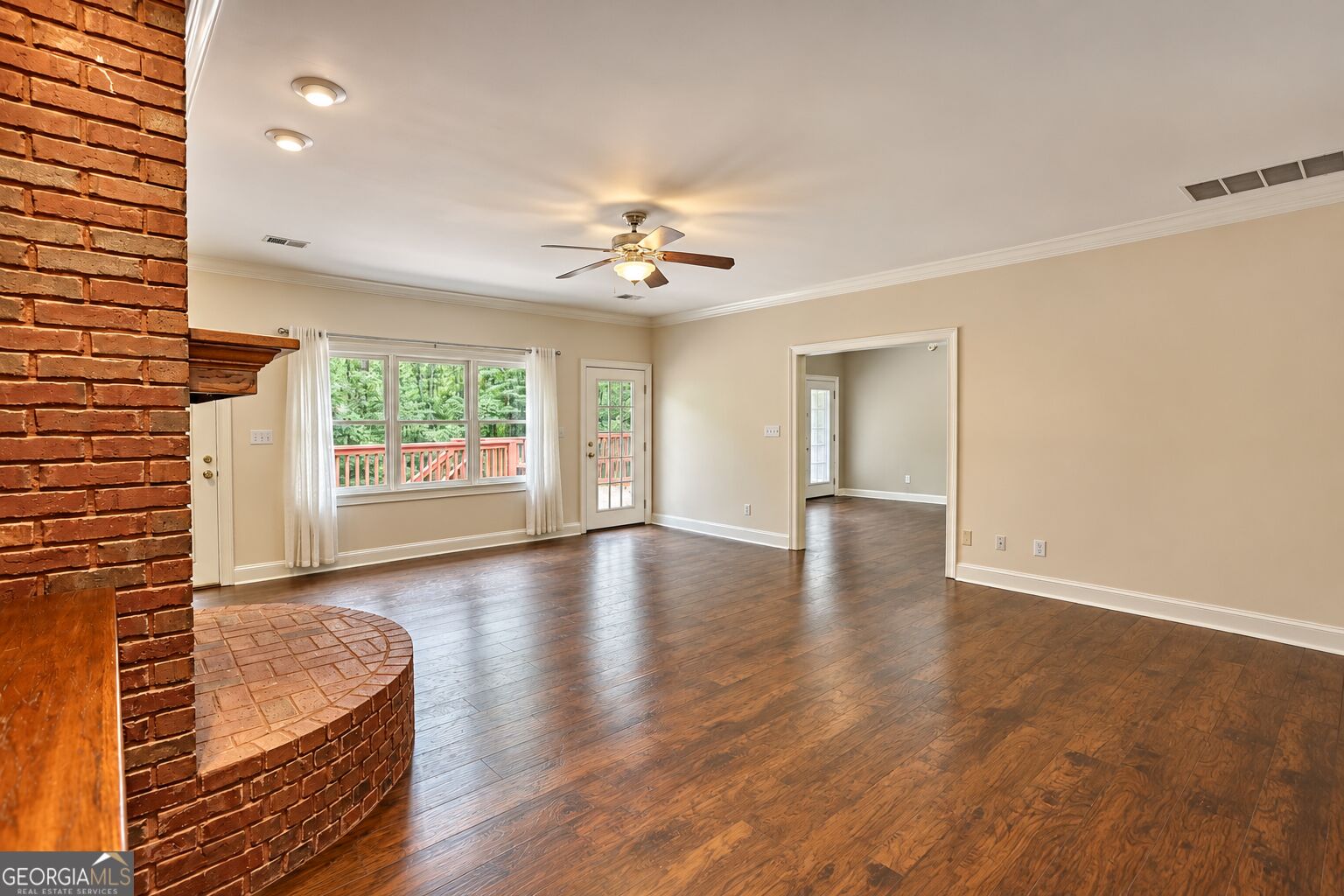 3935 Jamaica Drive Property Photo 6