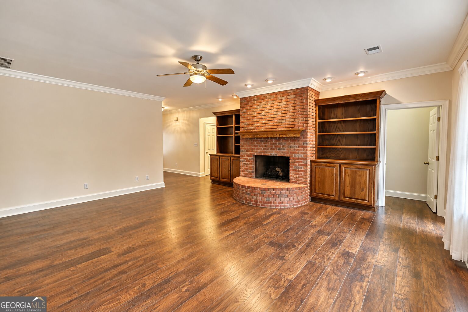 3935 Jamaica Drive Property Photo 9
