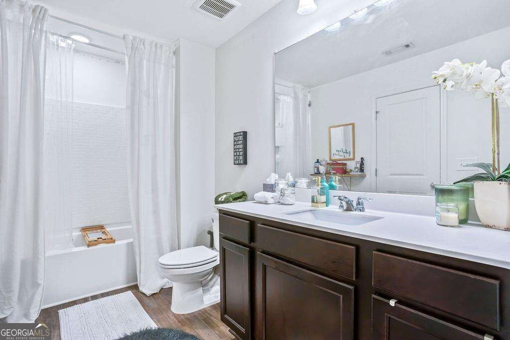 3220 Tarian Way Property Photo 9