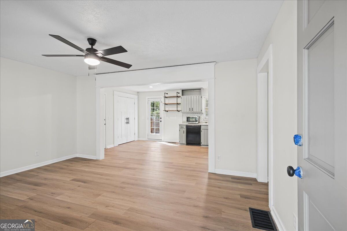 1537 Georgia Avenue S Property Photo 9