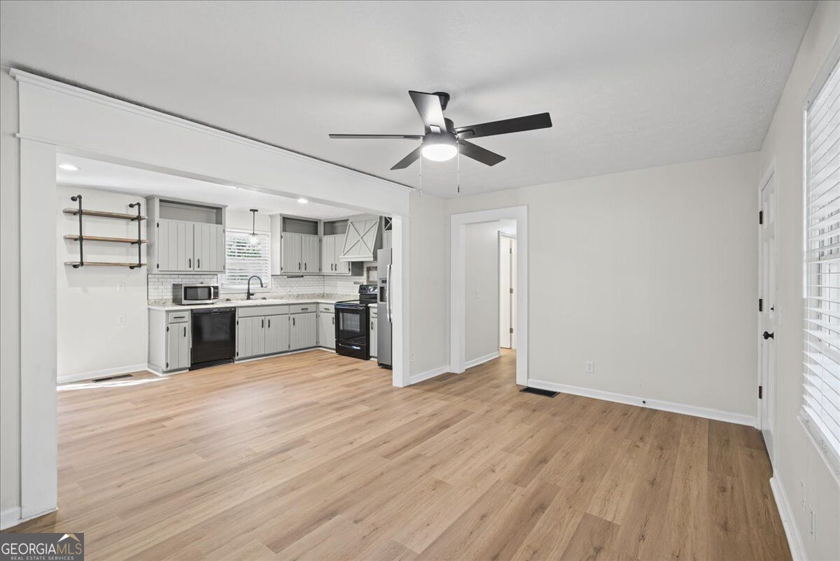 1537 Georgia Avenue S Property Photo 13