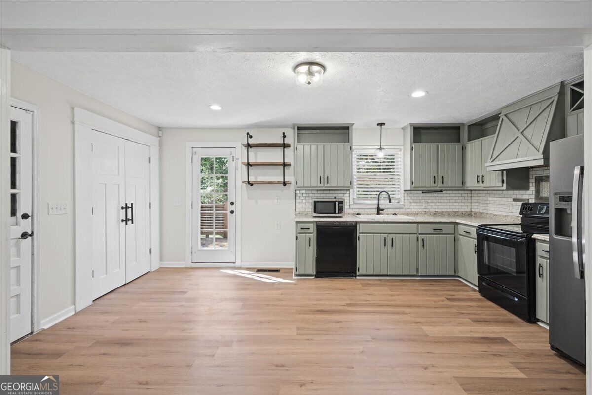 1537 Georgia Avenue S Property Photo 14