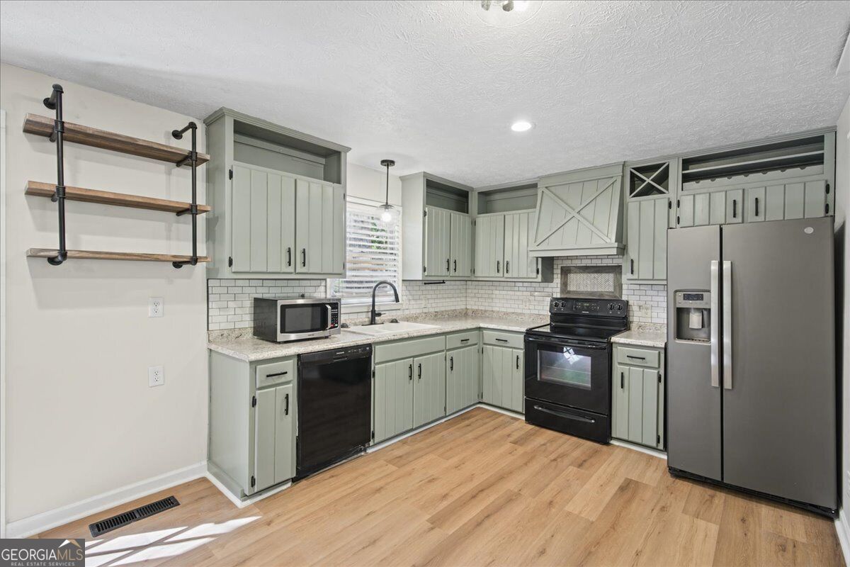 1537 Georgia Avenue S Property Photo 16