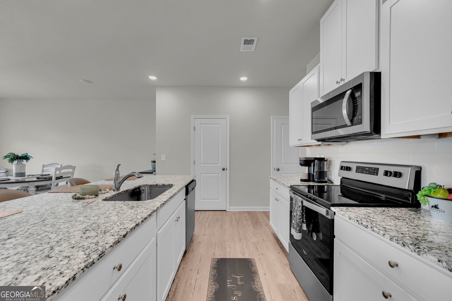 5235 Canberra Drive Property Photo 11