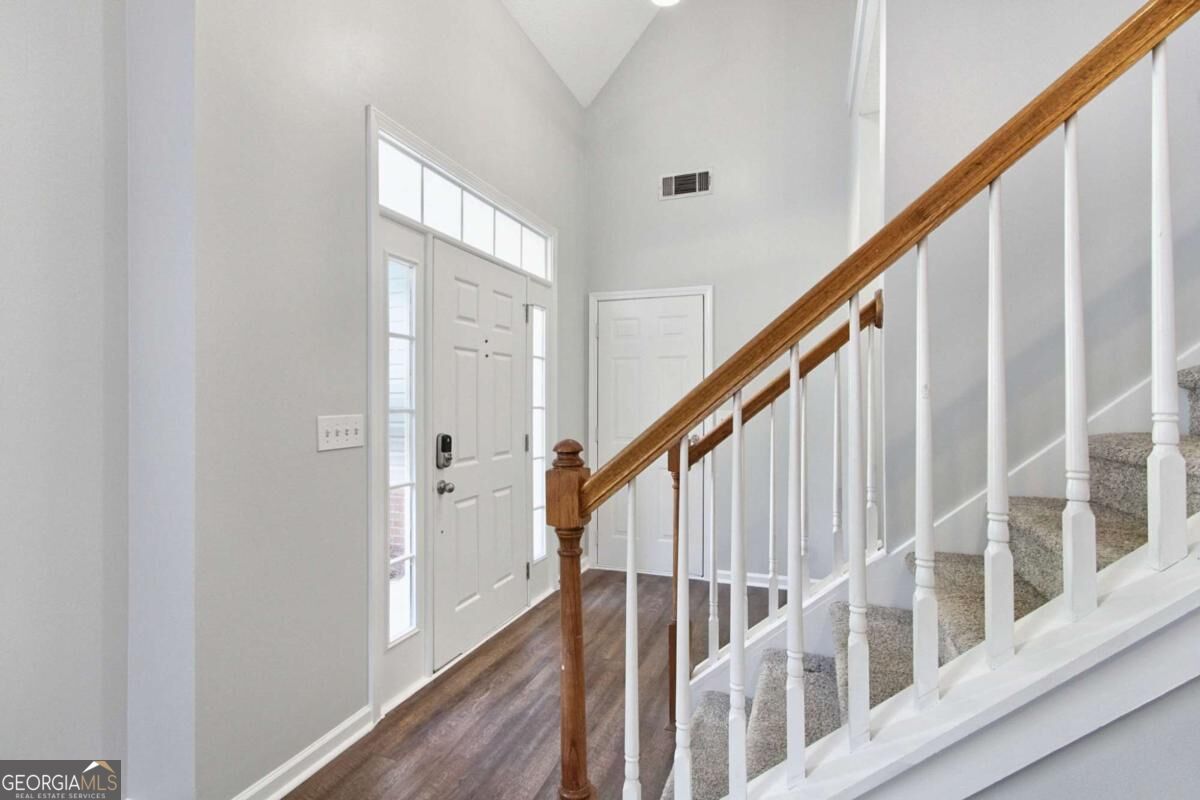 1173 Rhyne Se Property Photo 4