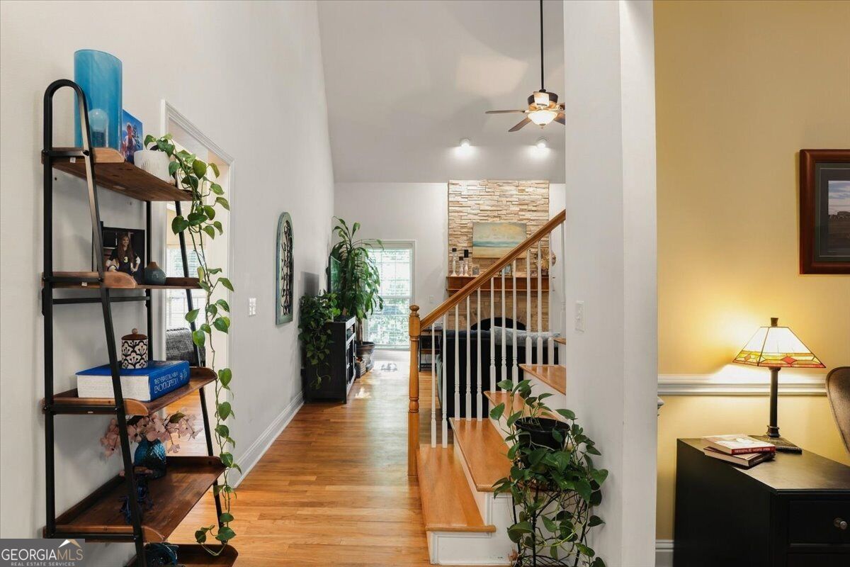 920 Huntcliffe Drive Property Photo 2