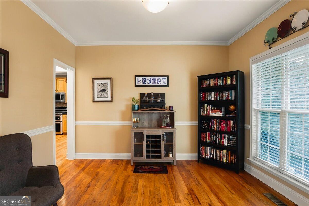 920 Huntcliffe Drive Property Photo 3