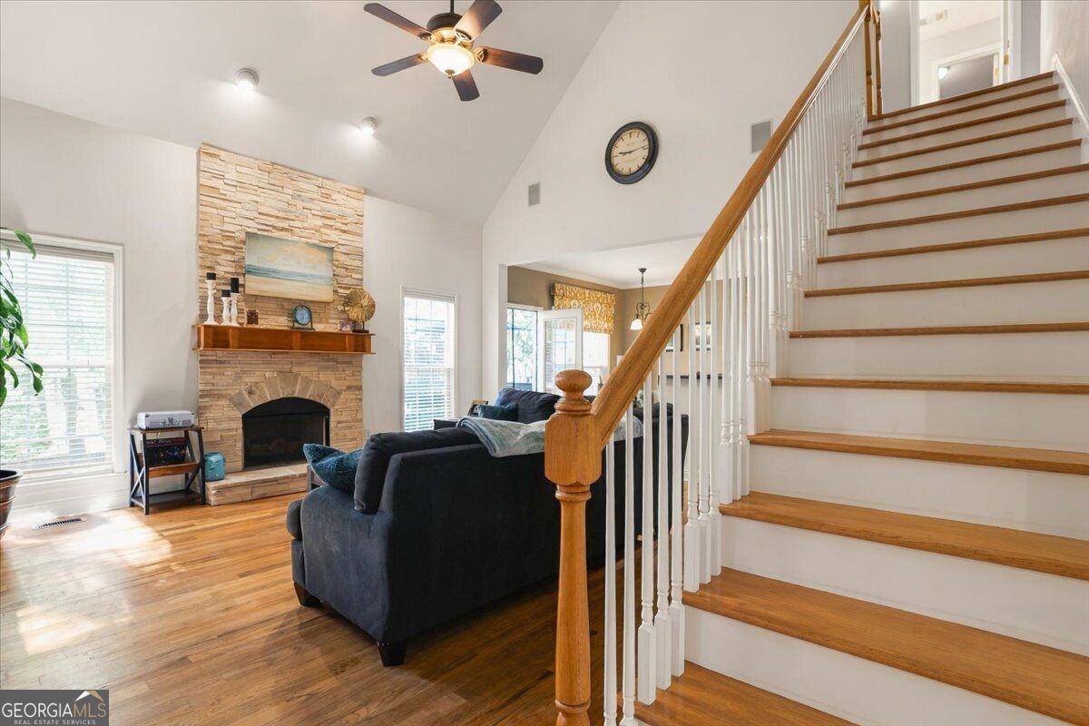 920 Huntcliffe Drive Property Photo 5