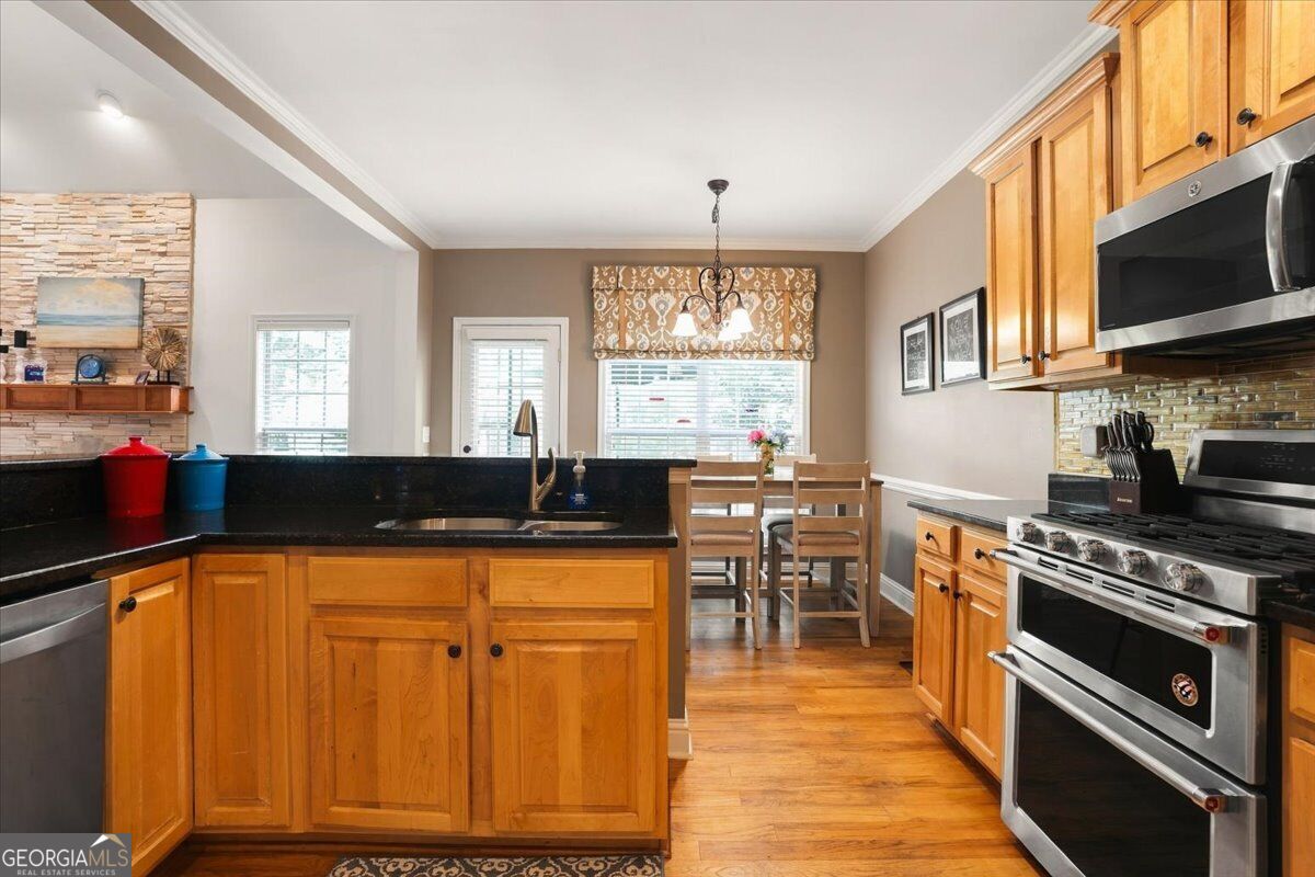920 Huntcliffe Drive Property Photo 13