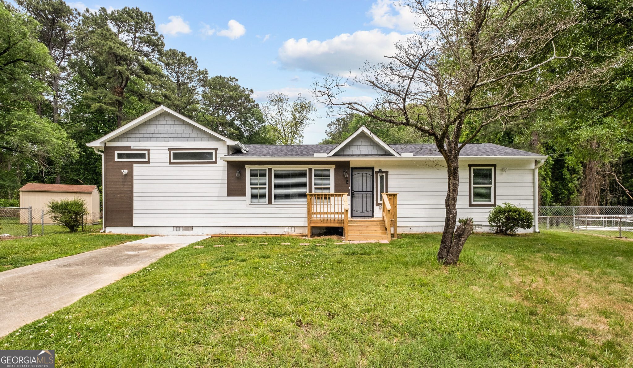 1041 Stonewall Drive Se Property Photo 1