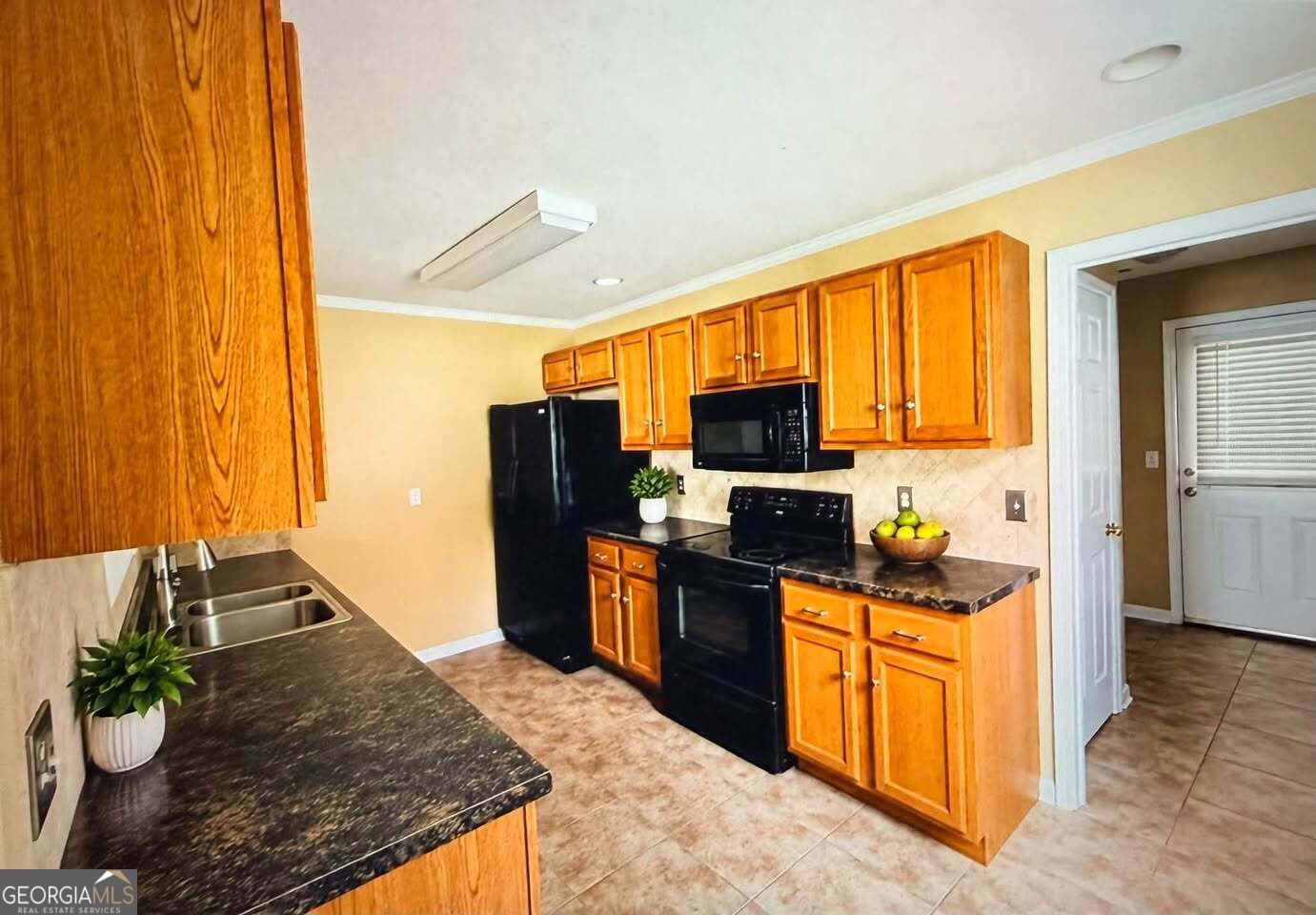153 Crest Pointe Property Photo 3