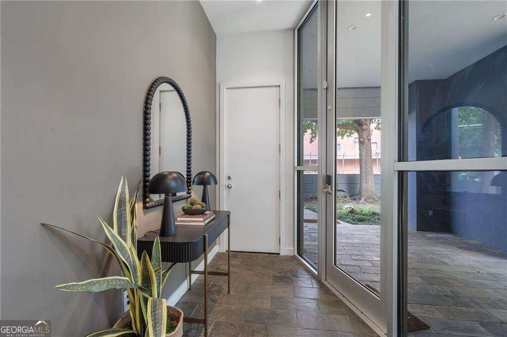 27 Cornelia Street Se Property Photo 4