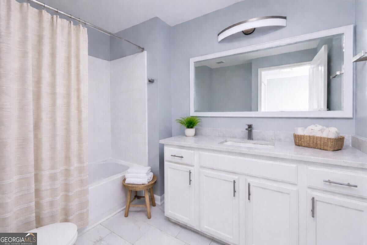 3040 Peachtree Road # 613 Property Photo 3