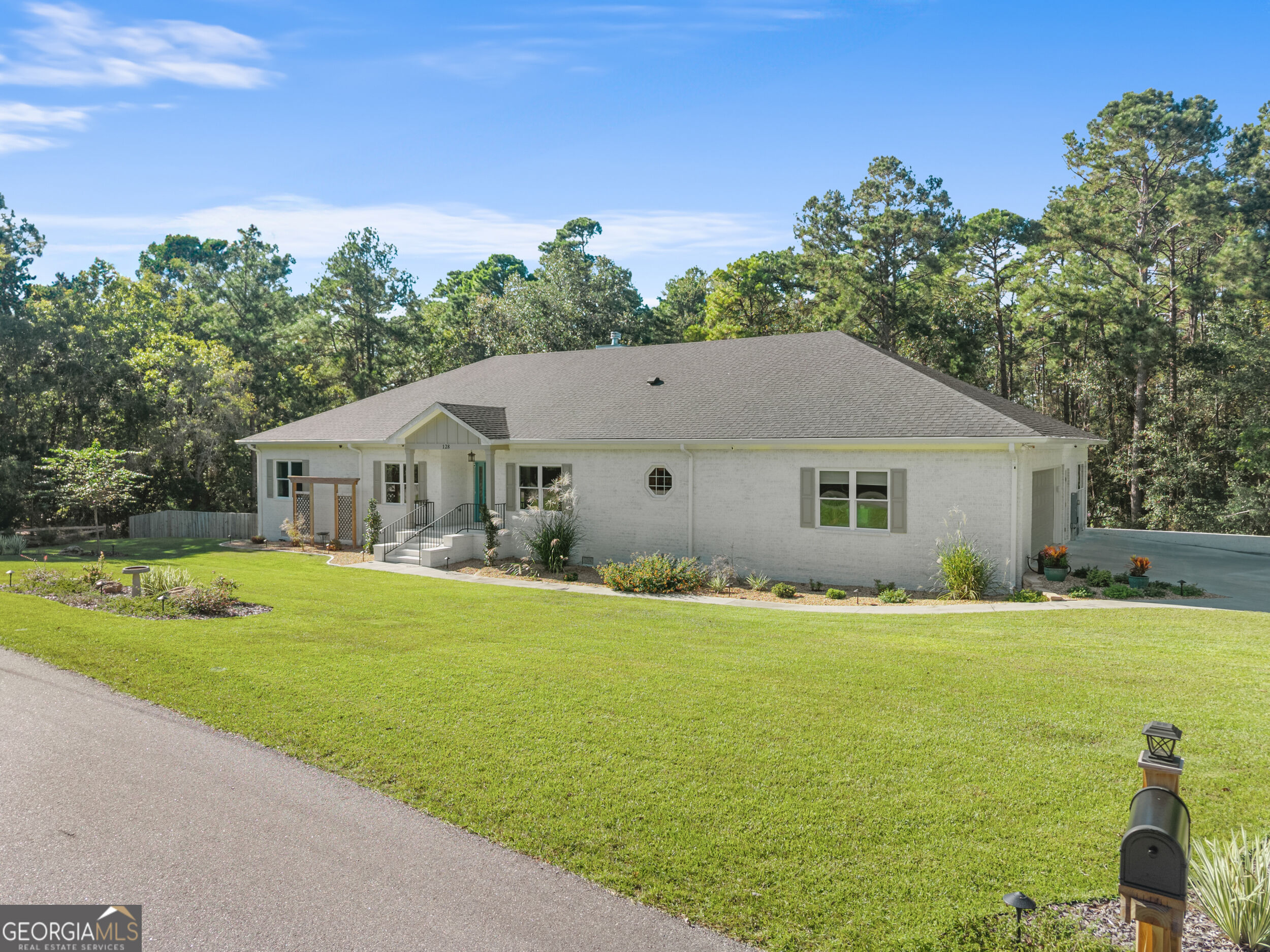 128 Oak Ridge Drive Property Photo 2