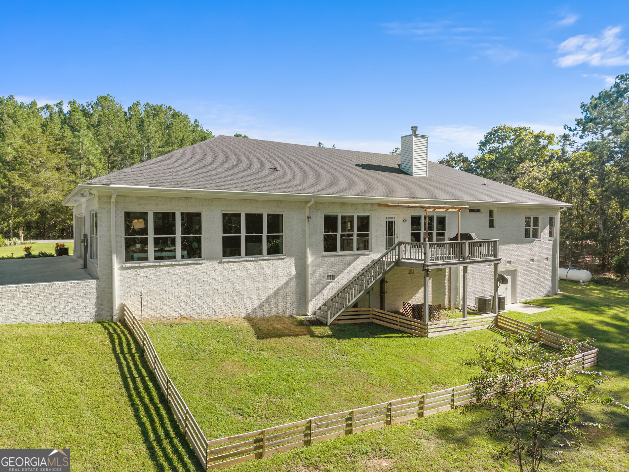 128 Oak Ridge Drive Property Photo 3