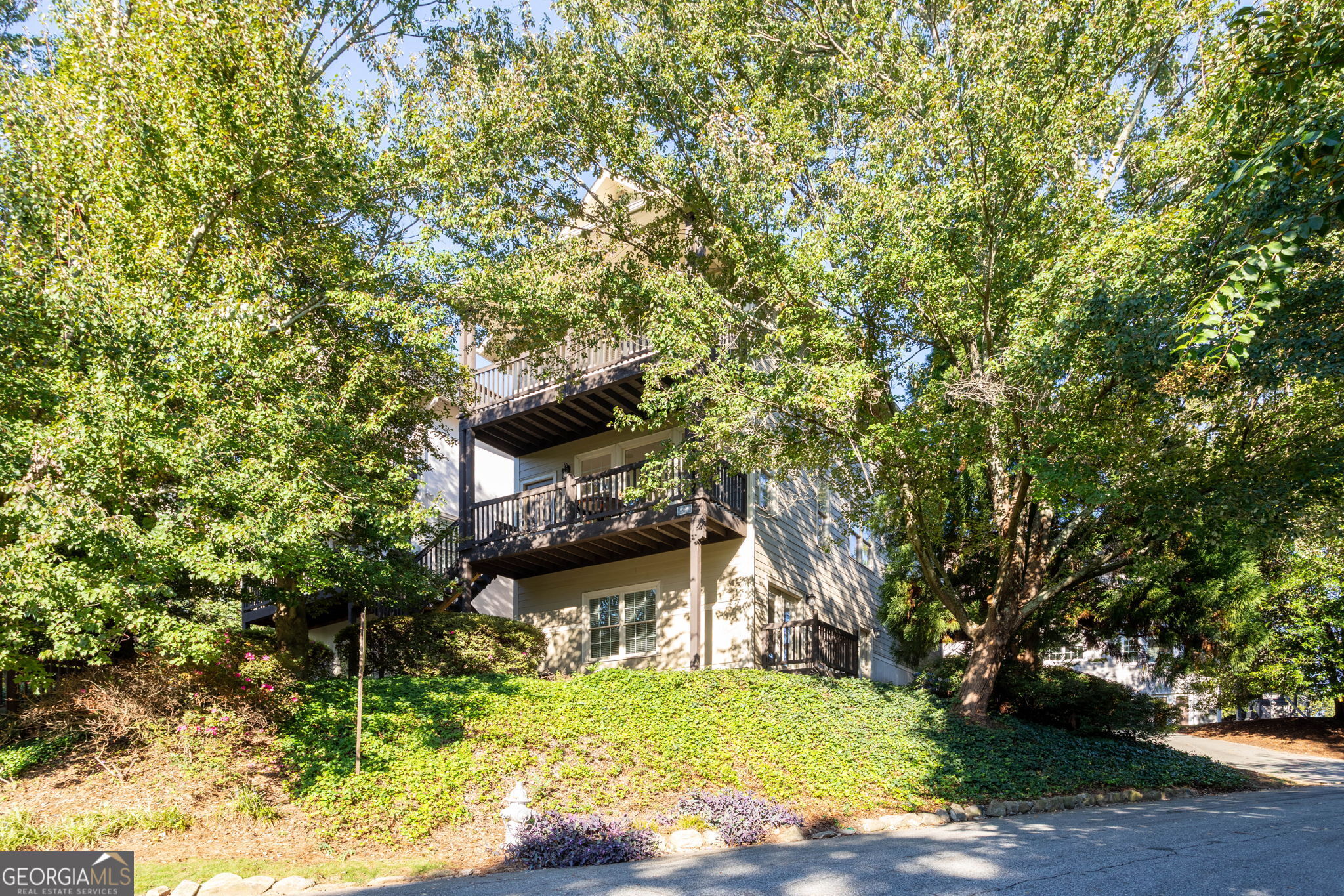 1055 Davis Circle Nw # R Property Photo 2