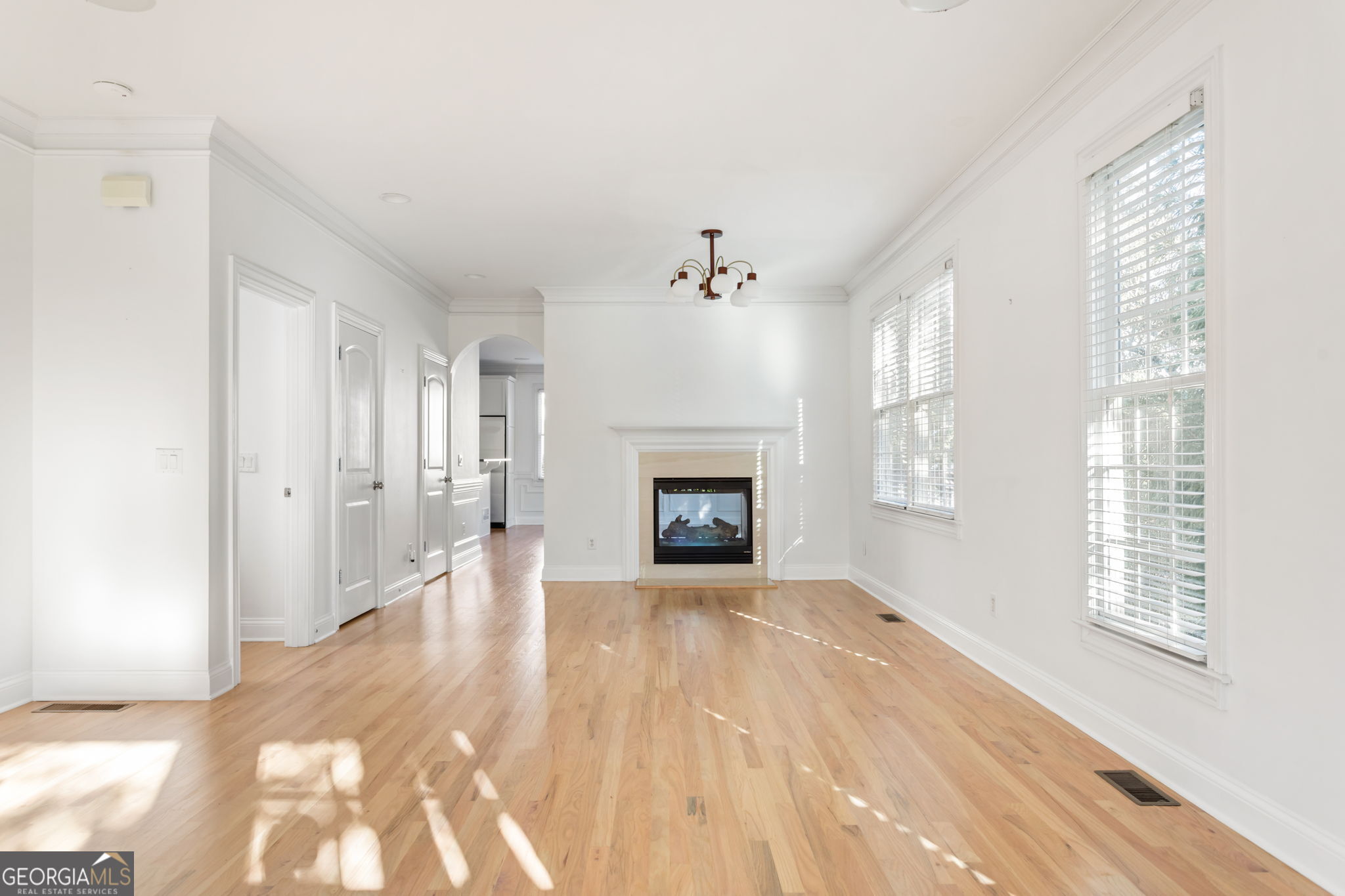 1055 Davis Circle Nw # R Property Photo 5