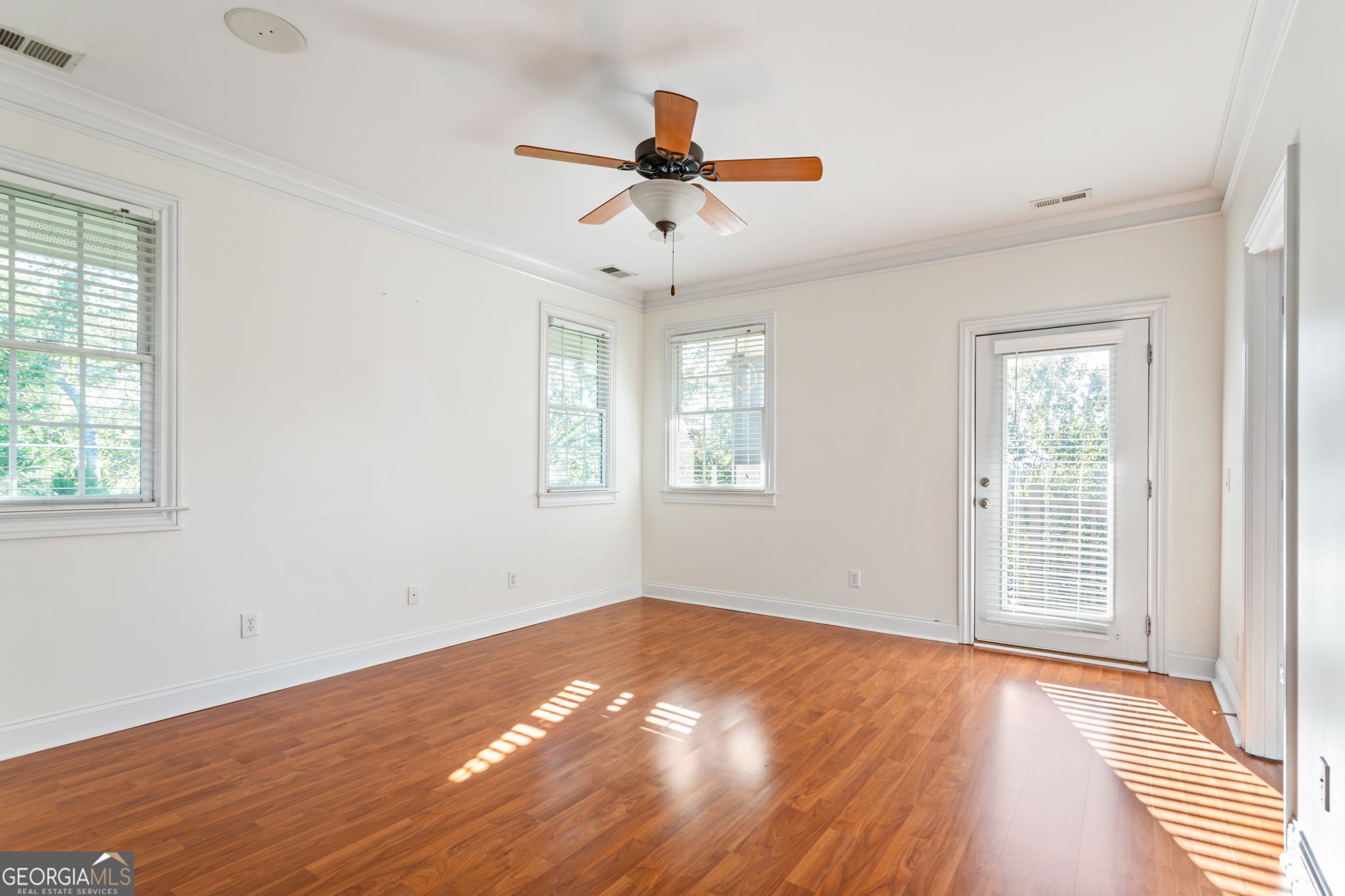 1055 Davis Circle Nw # R Property Photo 16