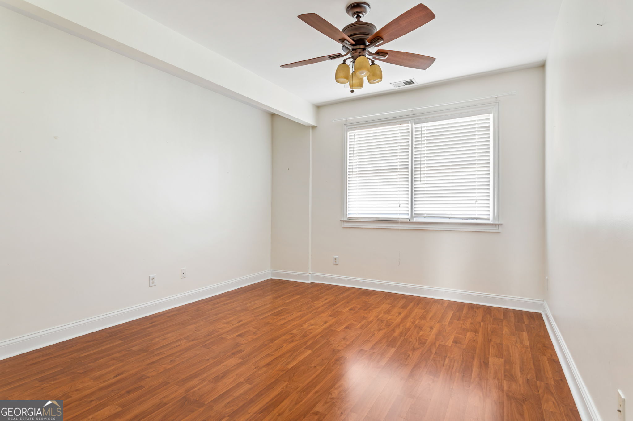 1055 Davis Circle Nw # R Property Photo 23
